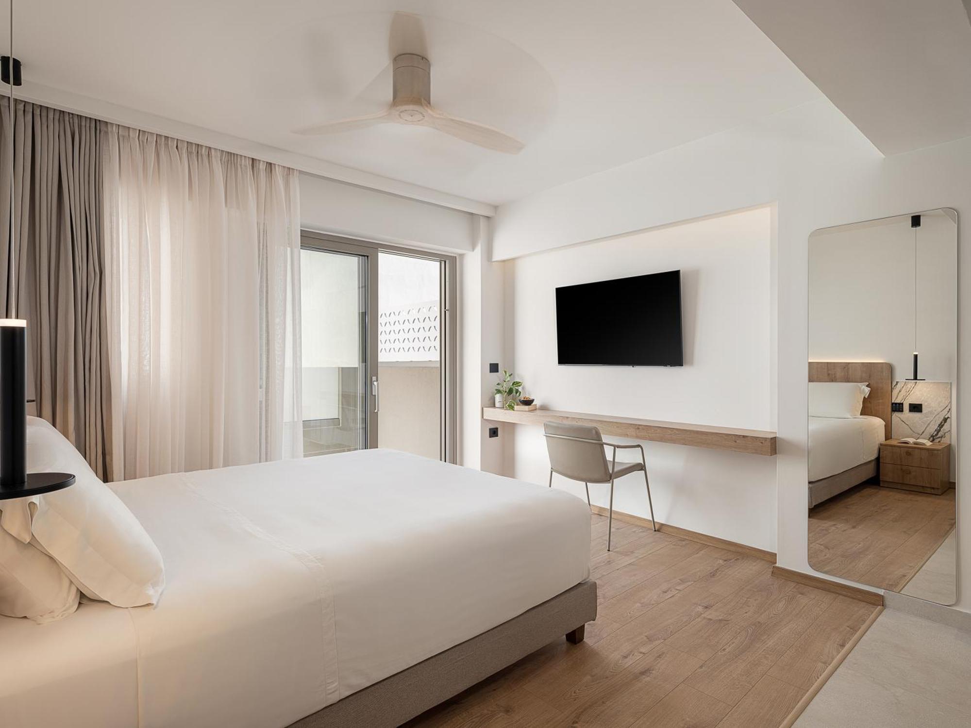 Iperion Aparthotel