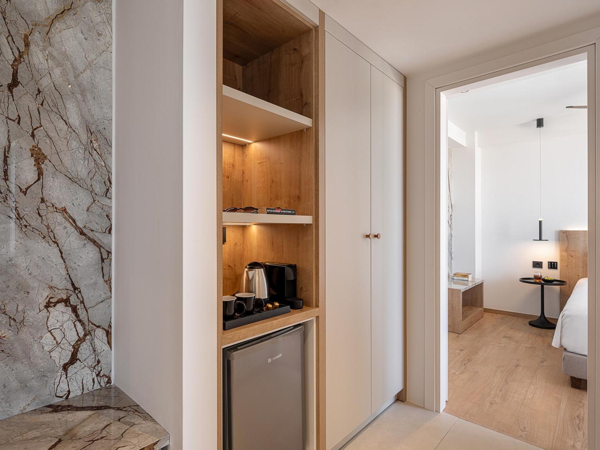 Iperion Aparthotel 3*